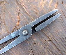 CRISP 1/16" - 1/4" BLACKSMITH FLAT STK "ICTW" PICKUP 18" BLACKSMITH ANVIL TONGS