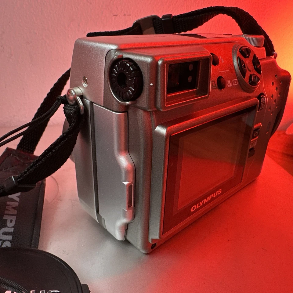 Olympus Digital Camera Camedia C-3020 Zoom 3.2MP Silver Tested - Image 4 of 4