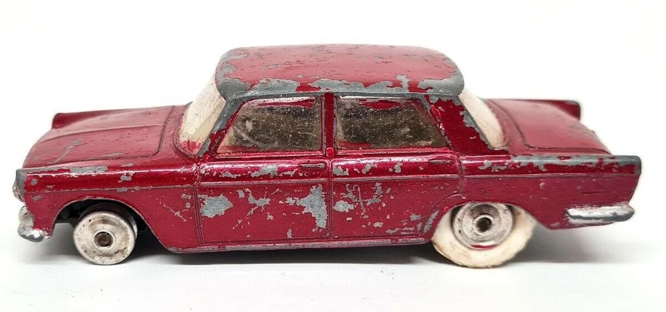 Corgi Toys - Fiat 2100 Saloon Red 232 Vintage Toy Car for Restoration Spares - Image 3 of 4