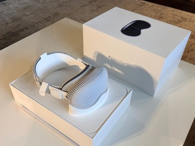 Apple Vision Pro 1TB, MQLA3LL/A - Mint, maybe 12h use!