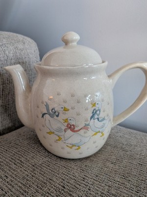 Vintage WBI 1988 Country Farmhouse Teapot Goose & Ribbon Design