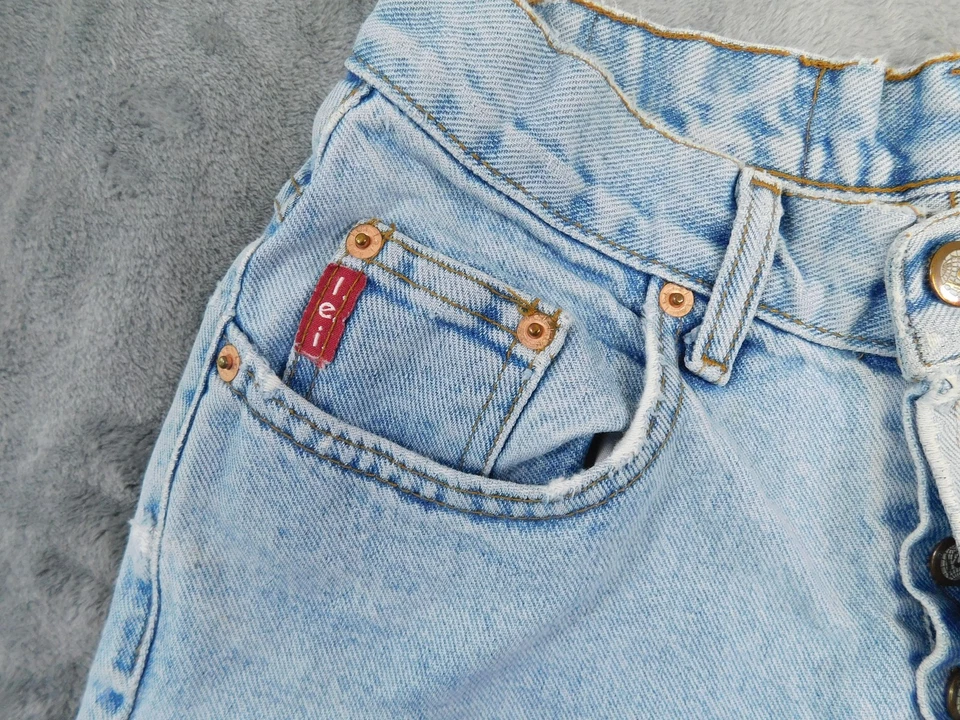 Pantalones cortos de mezclilla LEI para mujer 5 lavado ligero tiro alto botón mosca corte desgastado Foto 4 de 4