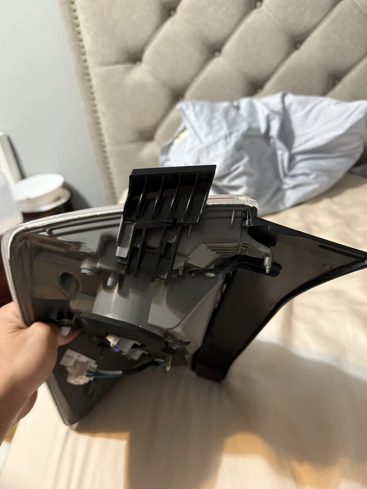 Luz trasera izquierda del lado del conductor para Toyota Prius 2012-2015 Foto 3 de 4