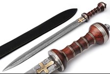ROMAN GLADIATOR SWORD, HANDMADE DAMASCUS STEEL BLADE, BATTLE READY WITH SHEATH.