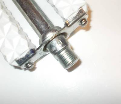 Lot 4 patins / caoutchoucs pédale Lyotard solex / Mobylette ancienne