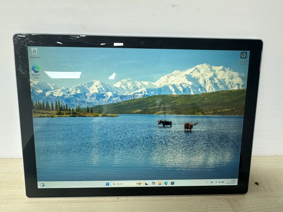 Microsoft Surface Pro 5 12.3" i5-7300U 4GB RAM 128GB Windows 11 pro CRACKED LCD - Image 4 of 4