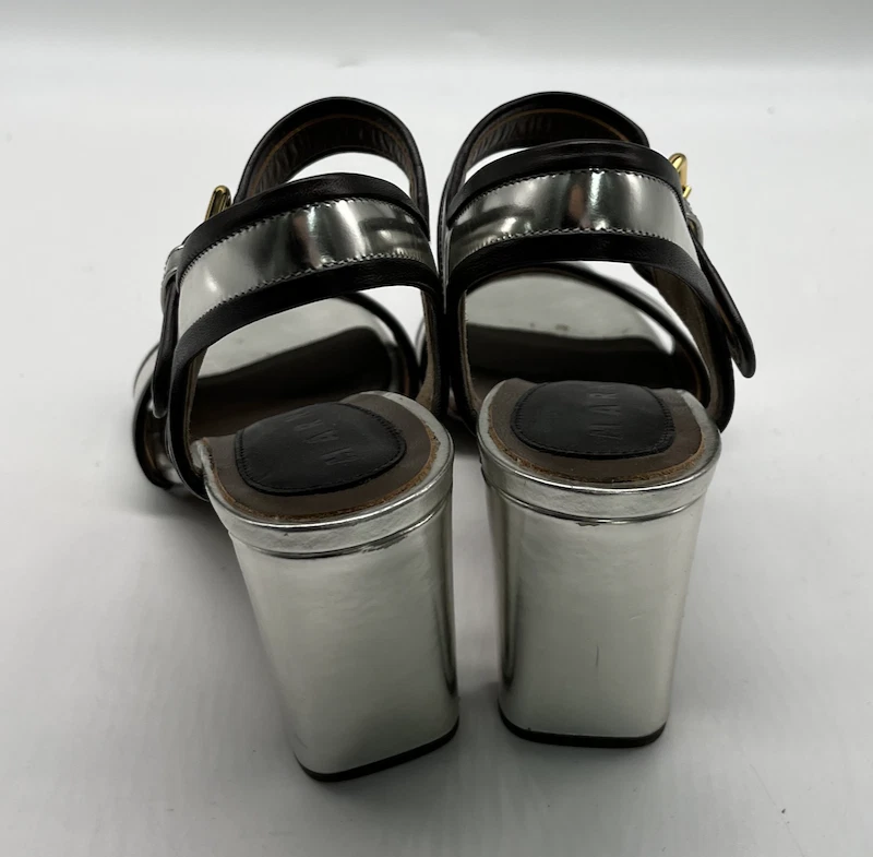 Sandalia Marni Plateada Metálica Negra Ribete Charol Punta Abierta Tacón Bloque talla 37 Foto 4 de 4