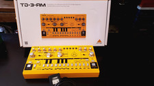 BEHRINGER TD-3-AM Bass Machine LINE SYNTHESIZER w/ Power Supply EXCELLENT