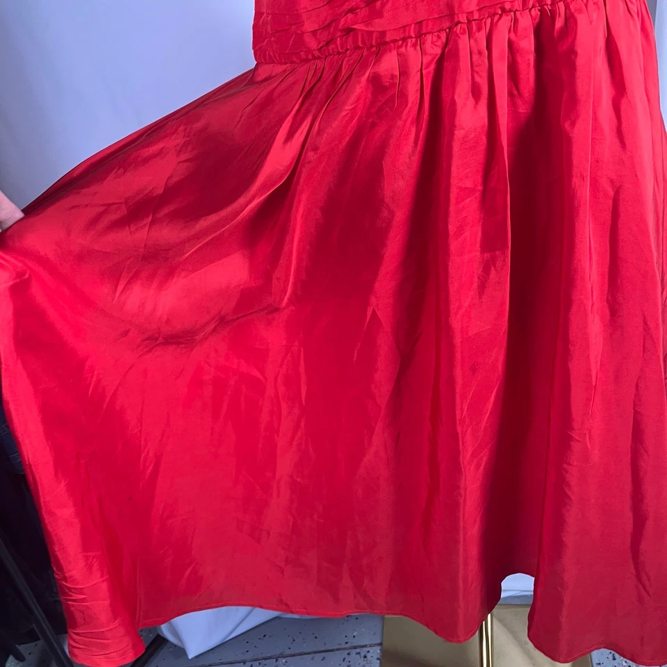 Vestido midi Moulinette Soeurs rojo seda talla 8 cintura ajustada manchas defectuosas Foto 3 de 4