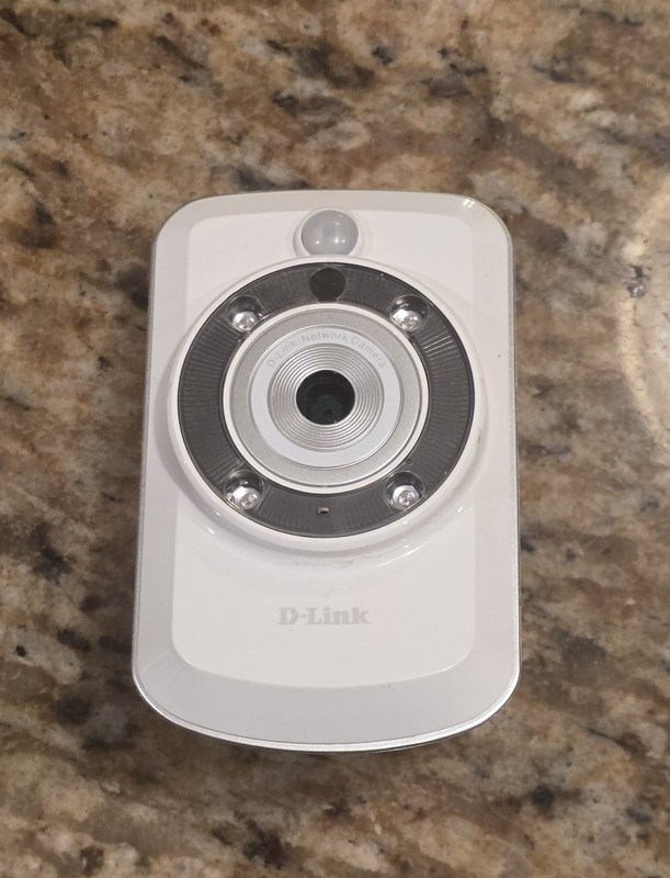 D-Link DCS-942L Enhanced Wireless Day/Night Home Network Camera 