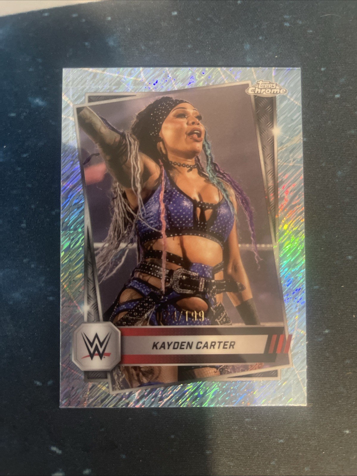 Kayden Carter 2025 Topps Chrome WWE #186 Aqua Shimmer /199