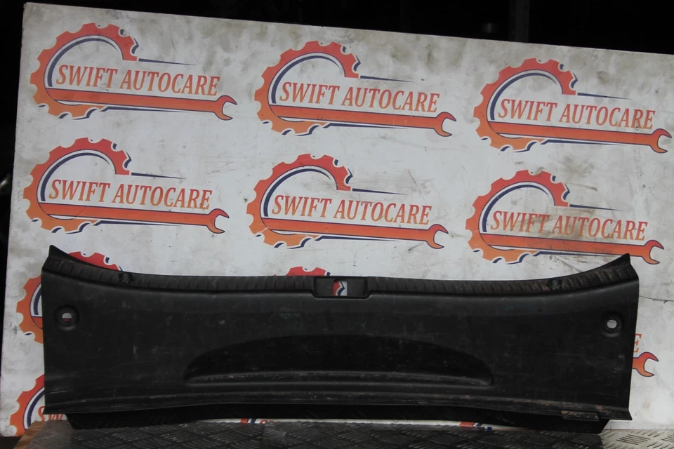 MERCEDES-BENZ C220 W205 TAPA MALETERO PESTILLO CUBIERTA PANEL A2056900341 OEM 2014 - 2021 Foto 2 de 4