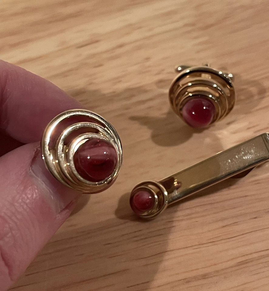 Juego de gemelos y corbatas Swank vintage para hombre redondo piedra roja tono dorado MODERNISTA Foto 2 de 4