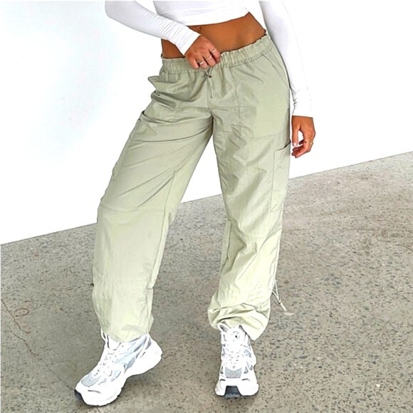 White Fox Boutique Size XS Never Blend In Parachute Cargo Pants Green Y2K Dance