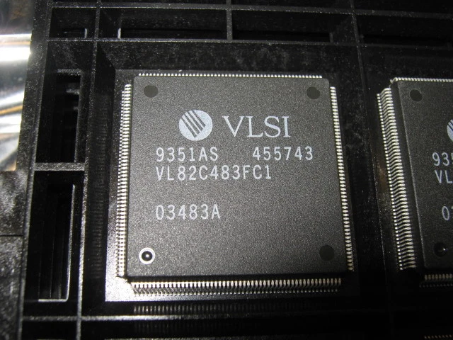 VLSI VL82C483FC1.02 (03483A) EcoChip System Controller ( 486 ) QFP-208 VL82C483 - Bild 3 von 3
