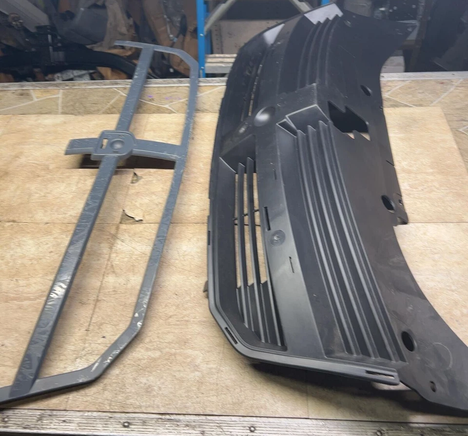 Dodge Avenger 2008-2010 parrilla delantera con montaje de moldura nuevo Mopar (stock antiguo) OEM Foto 4 de 4