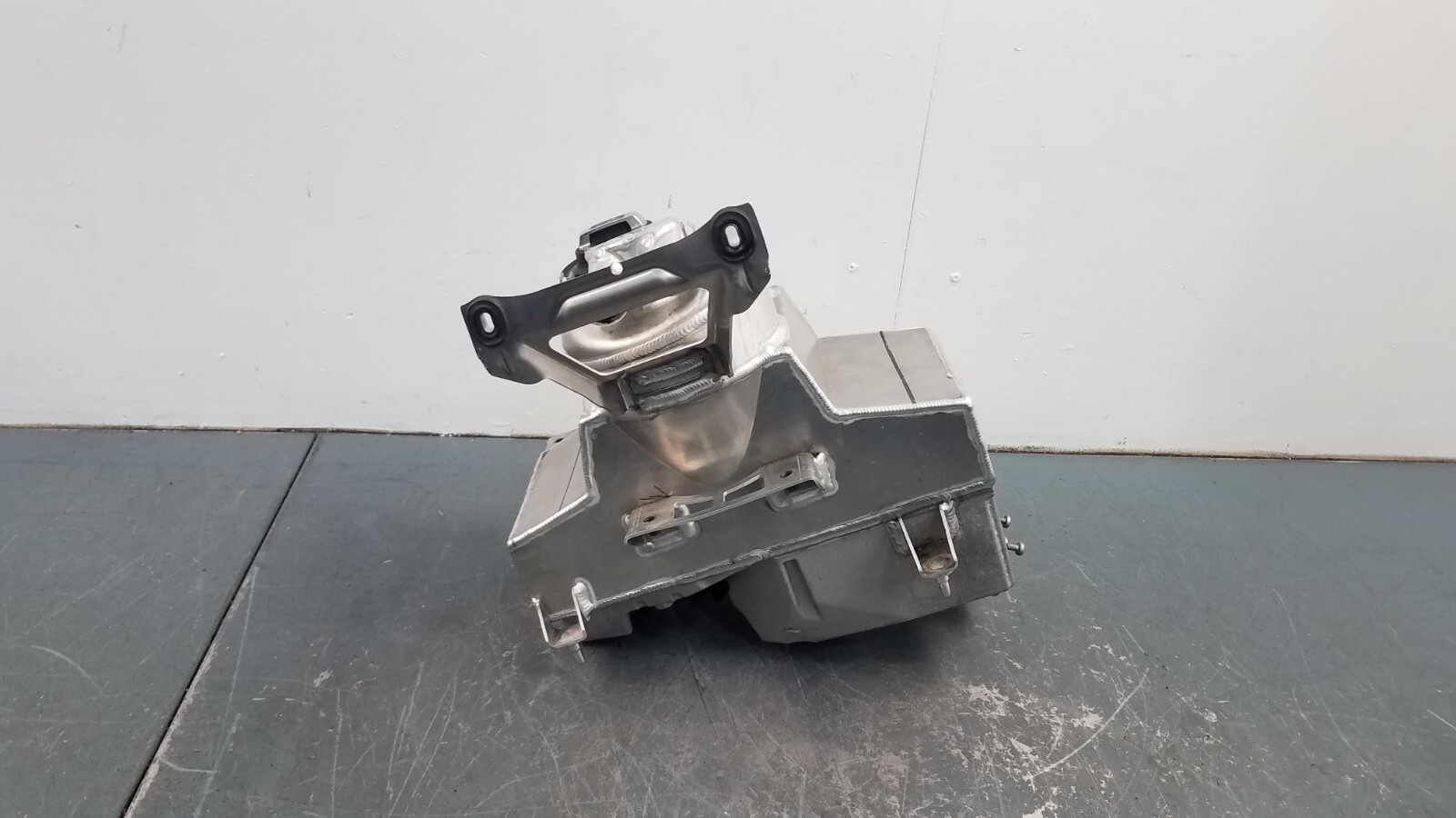2018 Audi R8 V10 Oil Sump Reservoir Tank / Cap #0182 D1