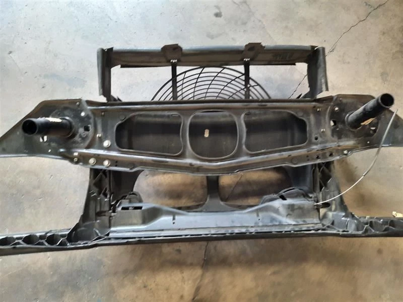Soporte núcleo radiador compatible con 99-00 BMW 323i 51718259773 Foto 3 de 4