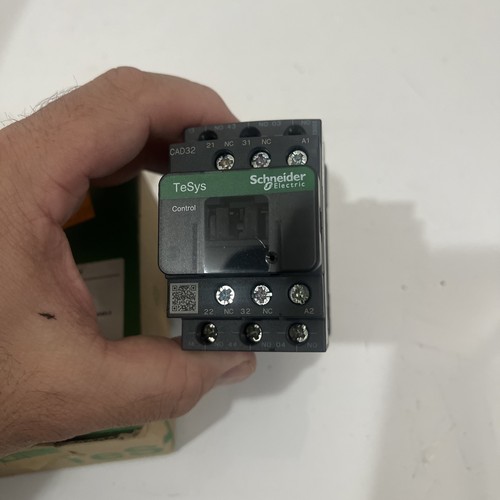 Schneider Electric CAD32L7 Steuerrelais 690V 3-polig 3-Phasen Spule 200VAC 50/60Hz - Bild 7 von 18