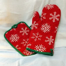 Winter Snowflake Christmas Potholder Set with Oven Mitt