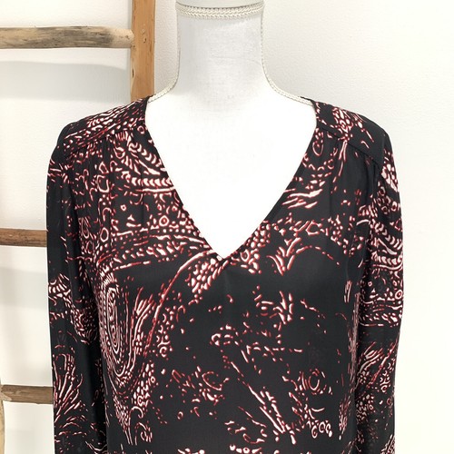 Parker Long Sleeve Silk Blouse Top Size XS Black Red Paisley Print Cut-out Back - Picture 3 of 11