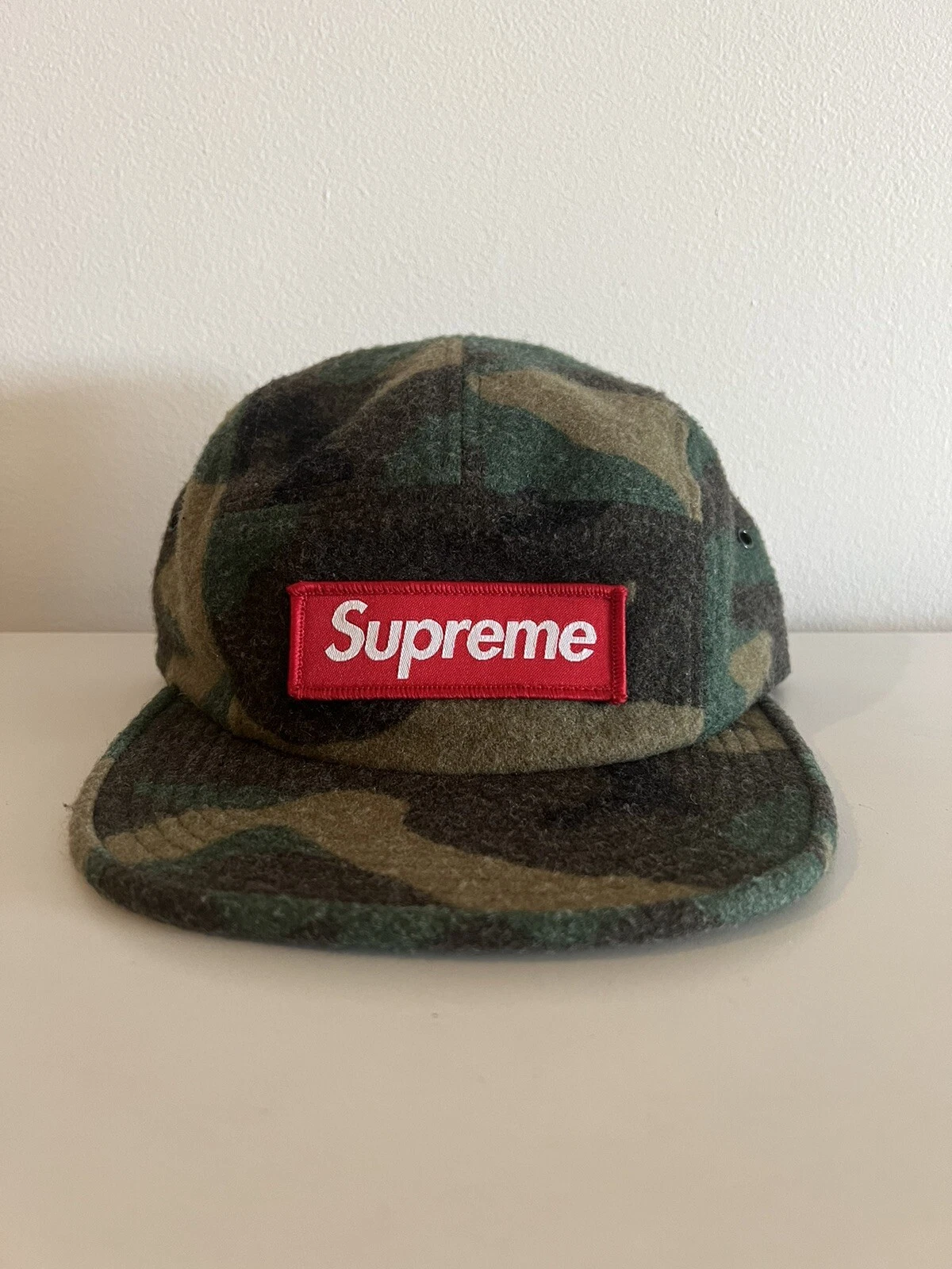 Casquette de camp en laine camouflage suprême. Automne 2017