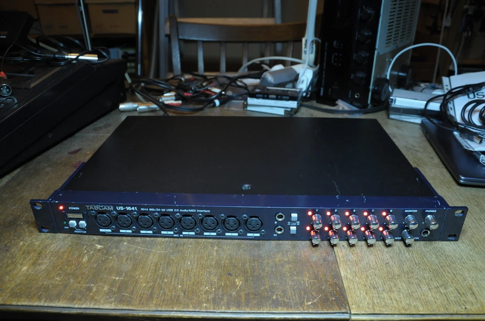 Tascam US-1641 16 Kanal USB Audio Interface 19" funktioniert gut, auch mit Win11 - Bild 3 von 4