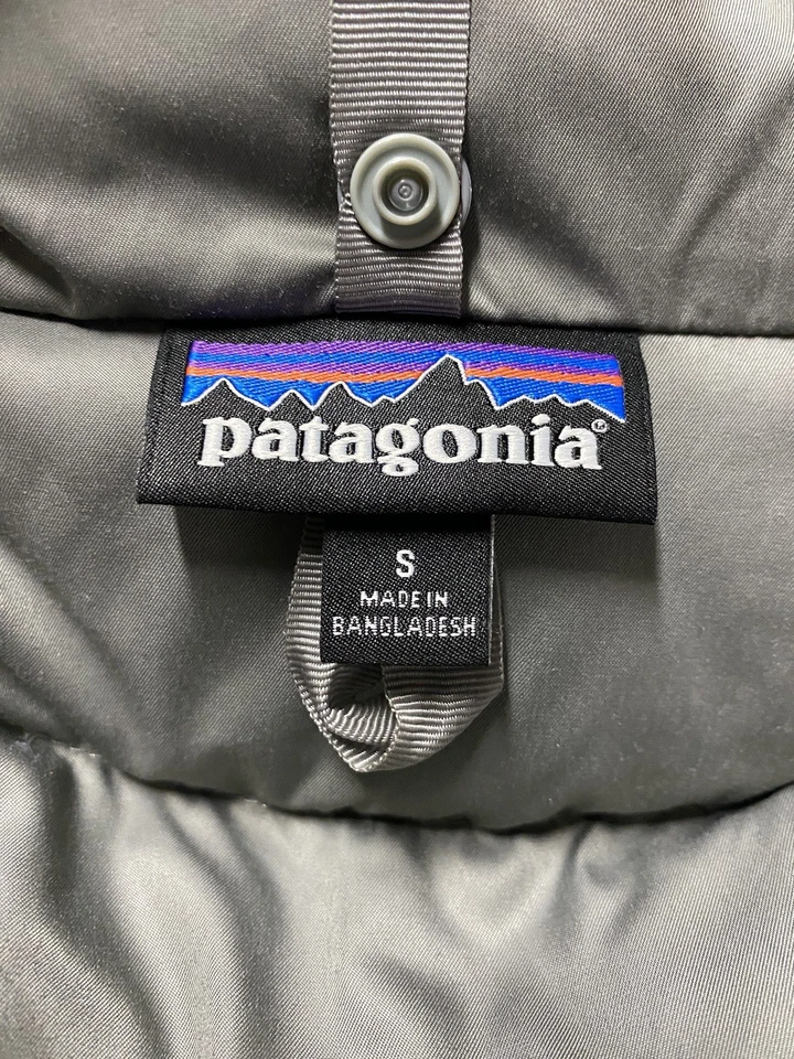 Chaqueta de plumón Patagonia Pato para mujer pequeña larga gris acolchada con capucha parka Foto 3 de 4