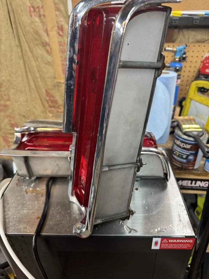 Conjunto de luz trasera Plymouth Fury I & II 1969 Foto 3 de 4