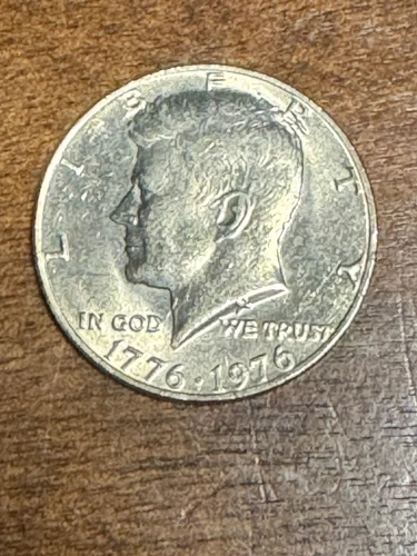 Clean, 1976 P Bicentennial Kennedy, JFK Half Dollar, Lot of 1 Coin. VG Cond.