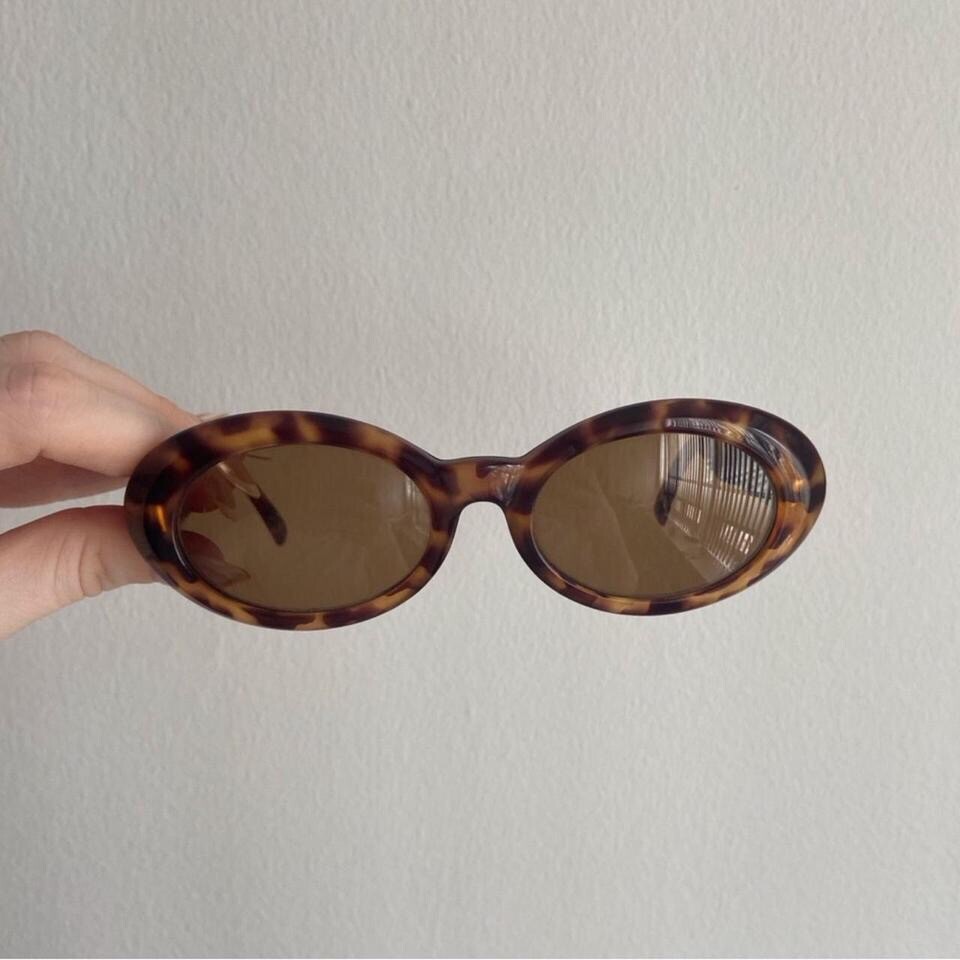 Vintage Gianni Versace 527/M MIAMI Sunglasses in tortoiseshell oval frame