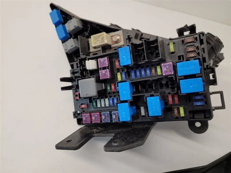 2010-2014 SUBARU LEGACY FUSE BOX ENGINE COMPARTMENT 82290AJ00A        - Image 4 of 4