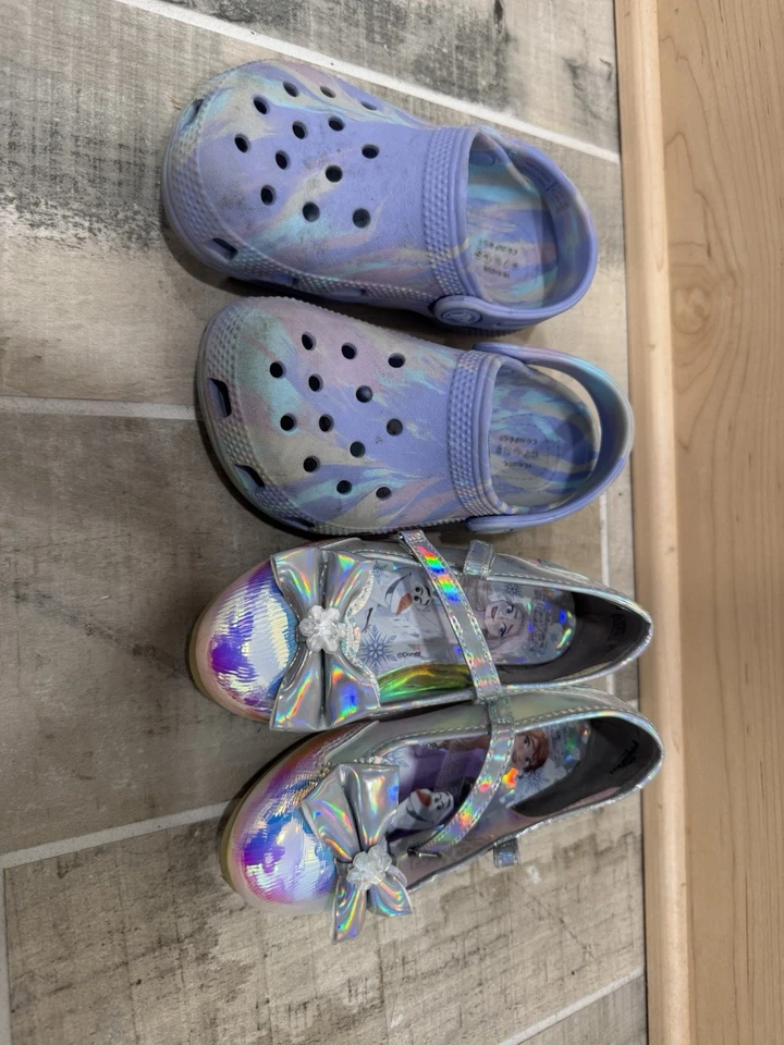 ❄️👟 Paquete de zapatos para niños pequeños - Crocs & Frozen zapatos de vestir (talla C10) Foto 2 de 4