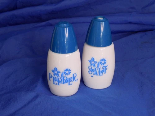 GEMCO Blue Cornflower Salt & Pepper Shaker Set Milk Glass VTG 1970s Corning