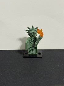 LEGO ARCHITECTURE: Empire State Building (21002) with Statue of Liberty Minifig