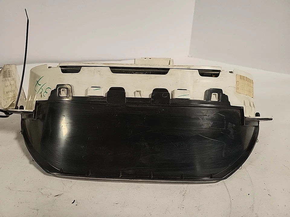 00 FOCUS SPEEDOMETER CLUSTER KPH ID YS4F-10849-DD 71033 JJ3 - Image 2 of 4