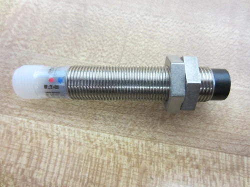 Cutler Hammer E57LAL12T110ED Eaton Proximity Switch Ser G1 6-48VDC