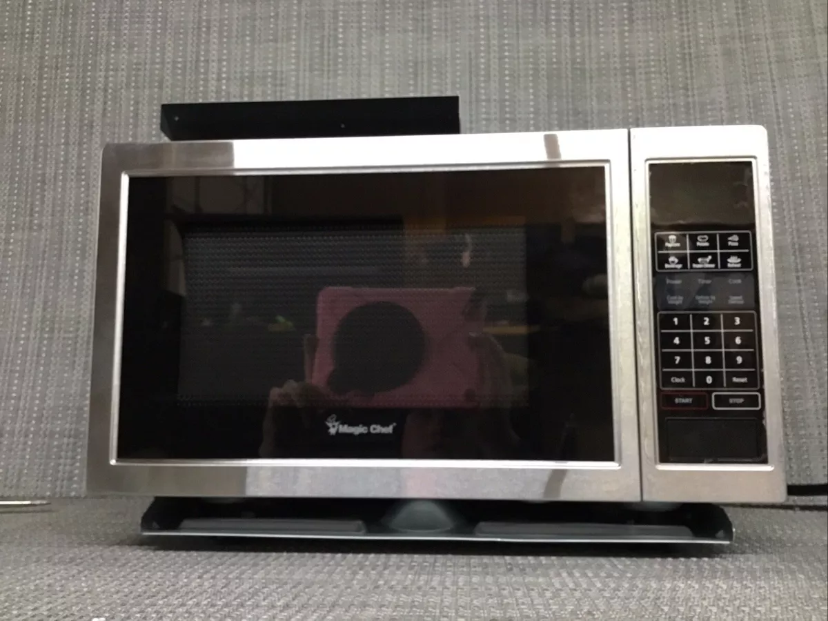 Magic Chef 0.9 cu. ft. Countertop Microwave in Stainless Steel