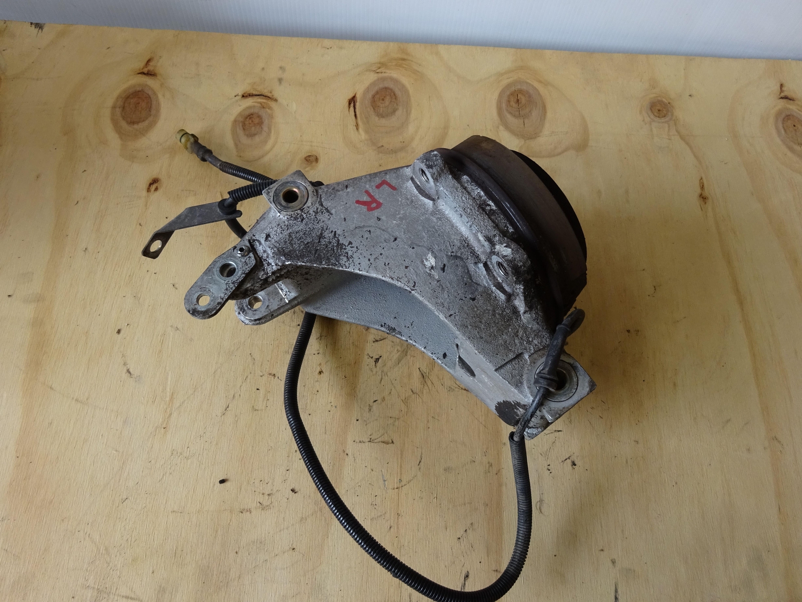1995 Ferrari 355 Hub Knuckle Upright Left Rear Driver Side