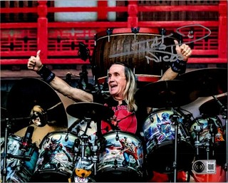 NICKO MCBRAIN DRUMMER IRON MAIDEN HAND SIGNED 8X10 BAS BY104920