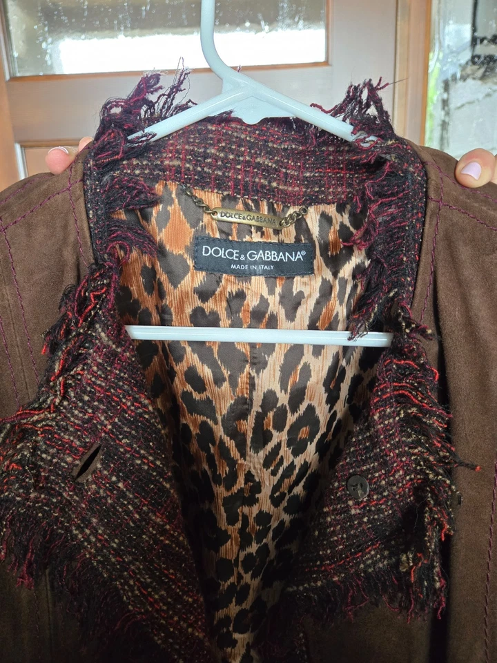 Abrigo de gamuza Dolce Gabbana vintage marrón con flecos forrado de leopardo hasta la rodilla talla 40 Foto 3 de 4
