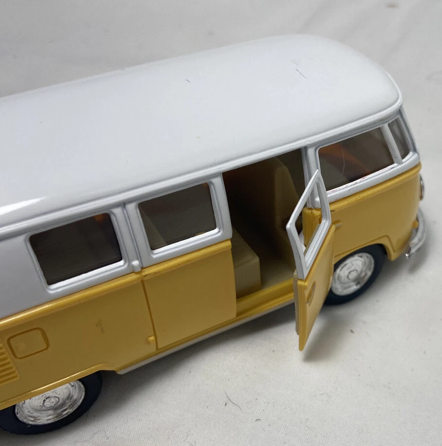 Die Cast Kinsmart James Paul Volkswagen Beetle Van Modelo Amarillo y Blanco Foto 4 de 4