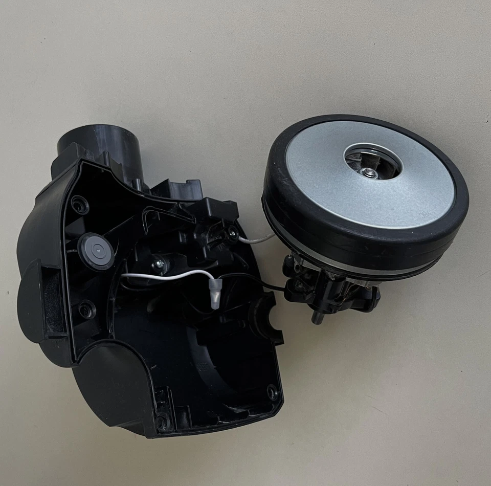 OEM Bissell 2598 Cyclonic Vacuum Main Motor Assembly Cover Shell Suction Engine - Image 2 of 4