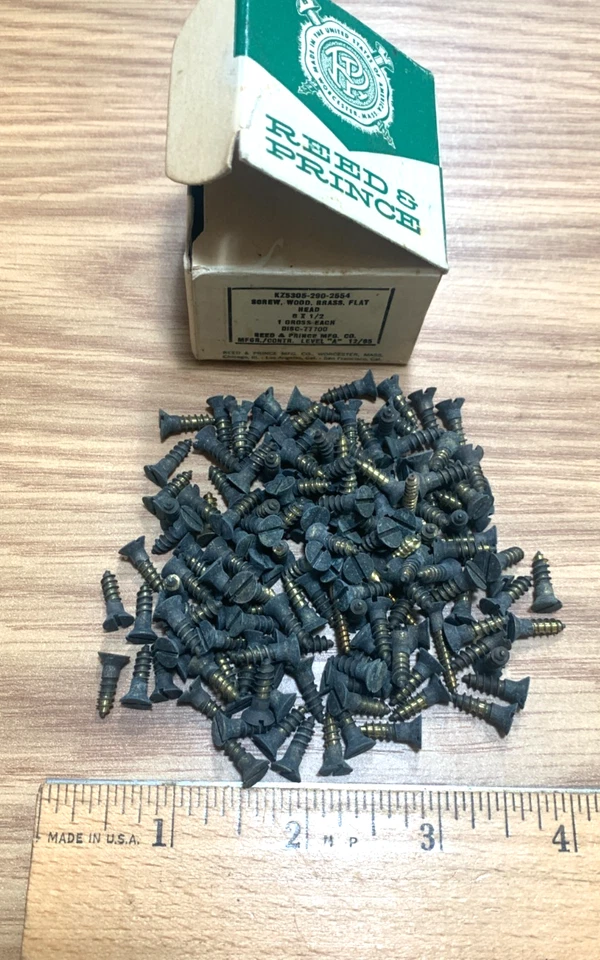 Tornillos ranurados de cabeza plana de latón vintage (144) 1/2" x #6 nuevo stock antiguo EE. UU. Foto 3 de 4