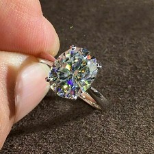 2.50 Ct Oval Cut VVS1/D Moissanite Solitaire Engagement Ring 925 Sterling Silver