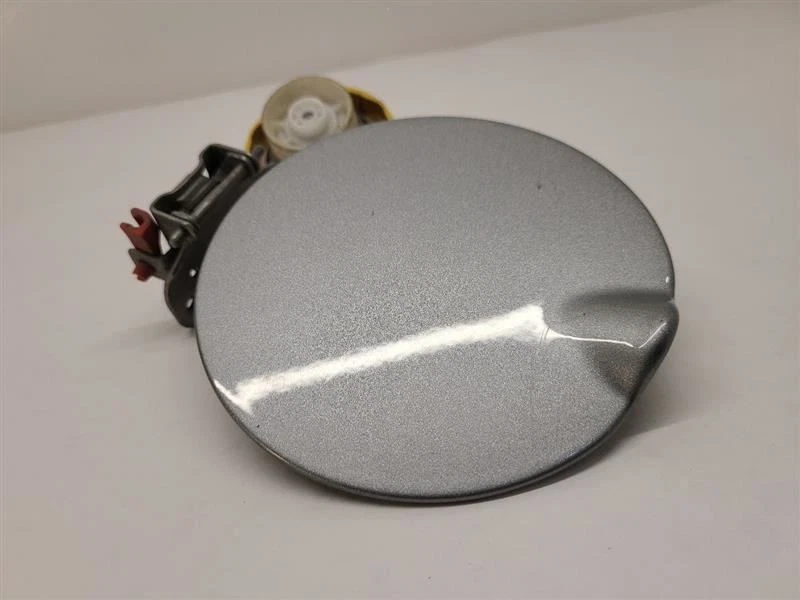 Dodge Grand Caravan 2011-2020 puerta de llenado de combustible plateada 5116393AB Foto 2 de 4