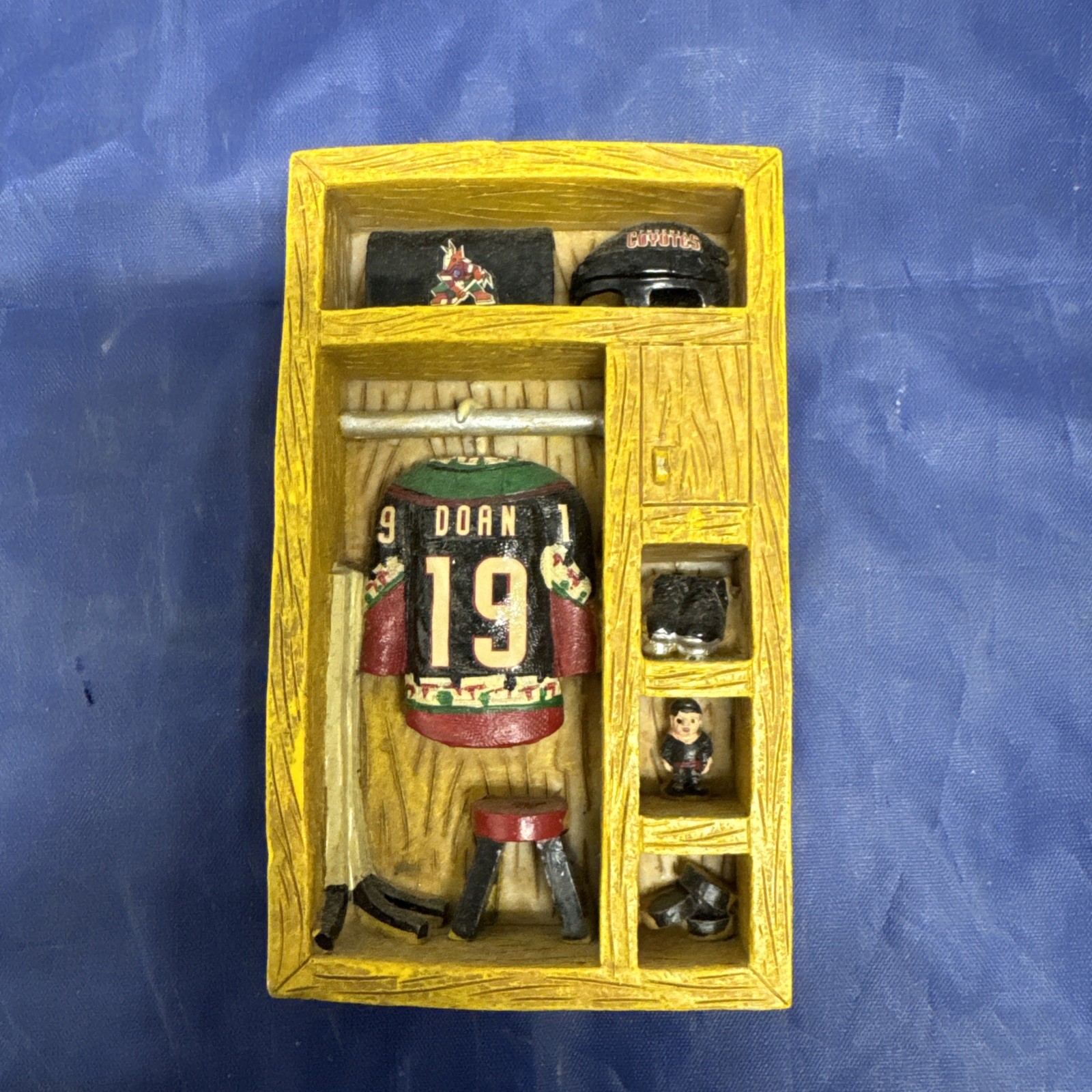 Arizona Coyotes Shane Doan Mini Locker Stadium Giveaway Phoenix Kachina #19 NHL