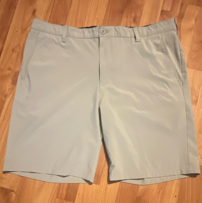 IZOD Golf Men's Golf Shorts 40W Beige Solid Flat Front Pockets Logo