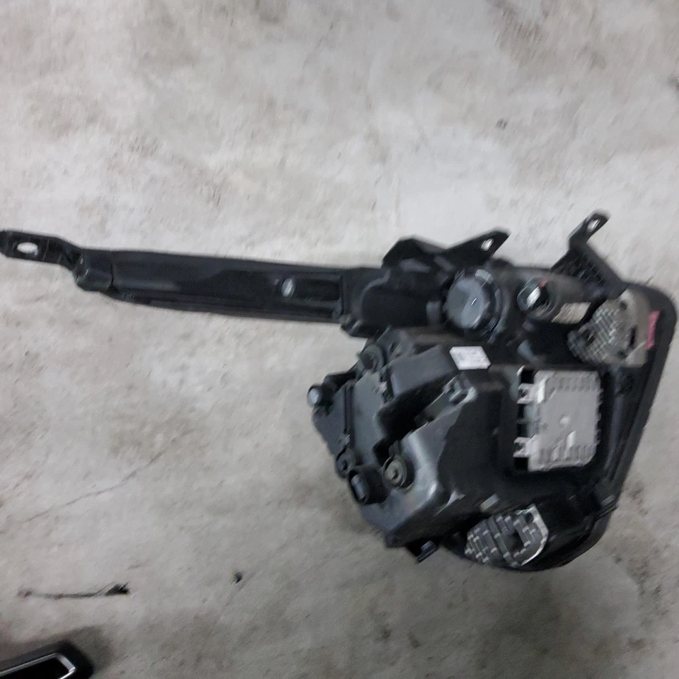 FARO PASAJERO IZQUIERDO KIA SPORTAGE MK5 NQ5 P/N: 921010R2010 (2021-2025) Foto 2 de 2