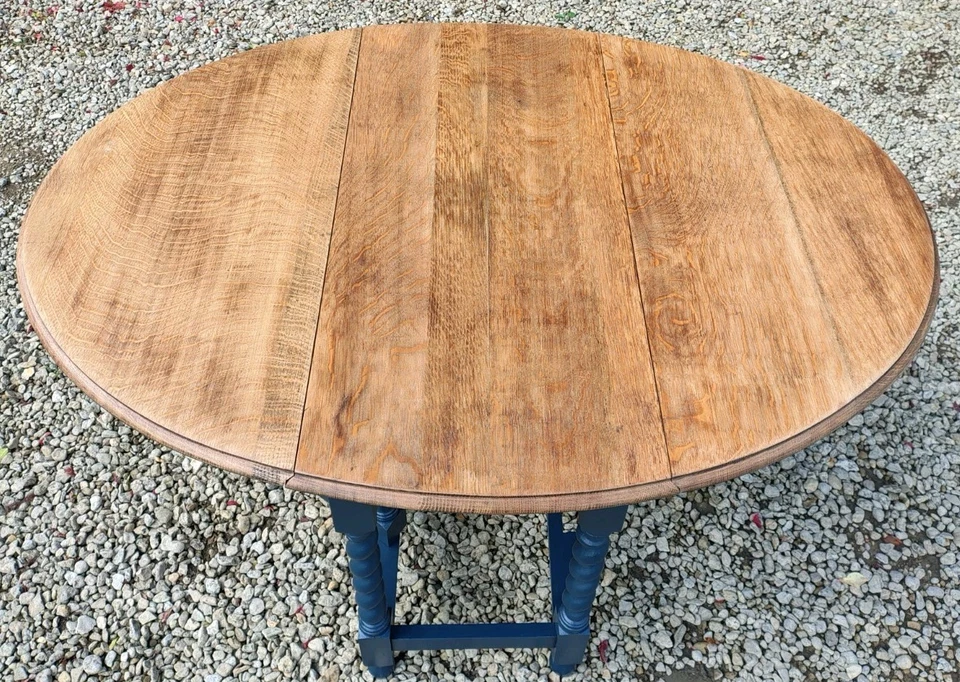 BEAUTIFUL AND COMPACT SOLID OAK DROP LEAF DINING TABLE HAGUE BLUE FARROW & BALL - Image 4 of 4